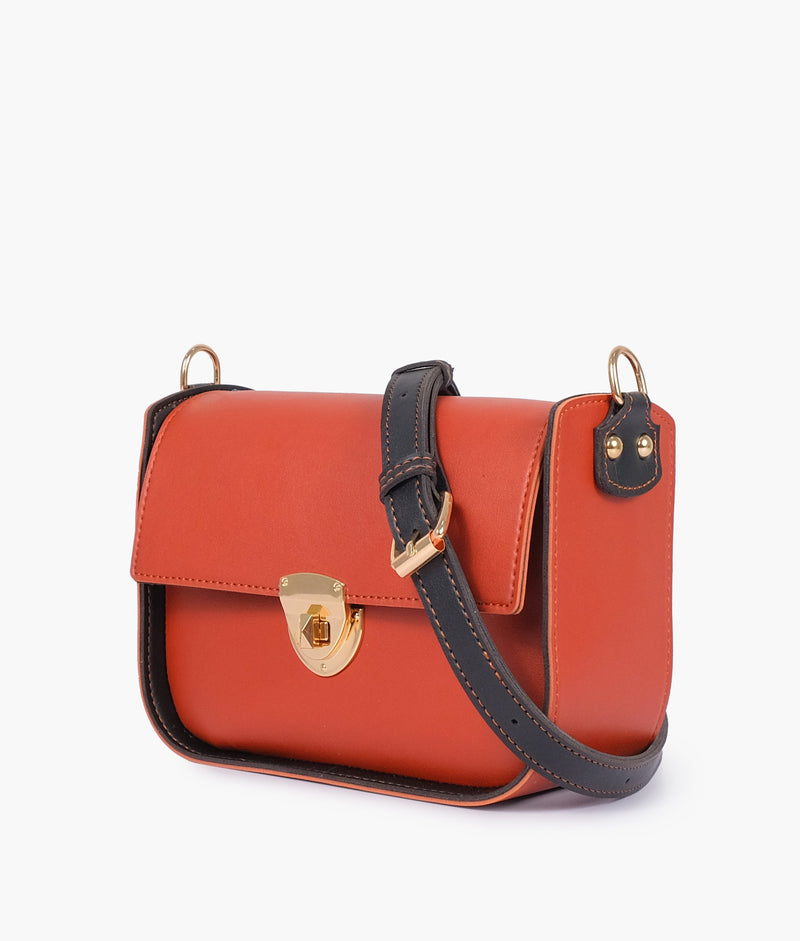 Rust saddle bag with twist lock